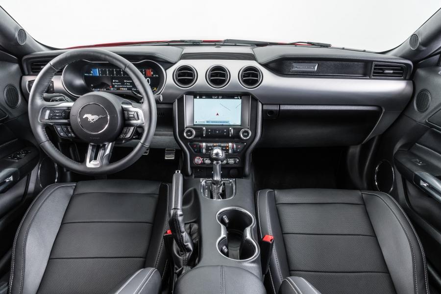 Торпедо Ford Mustang GT Fastback 2018 года  (LA) (фото 27 из 28)